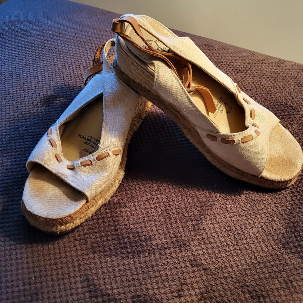 Wedge shoes